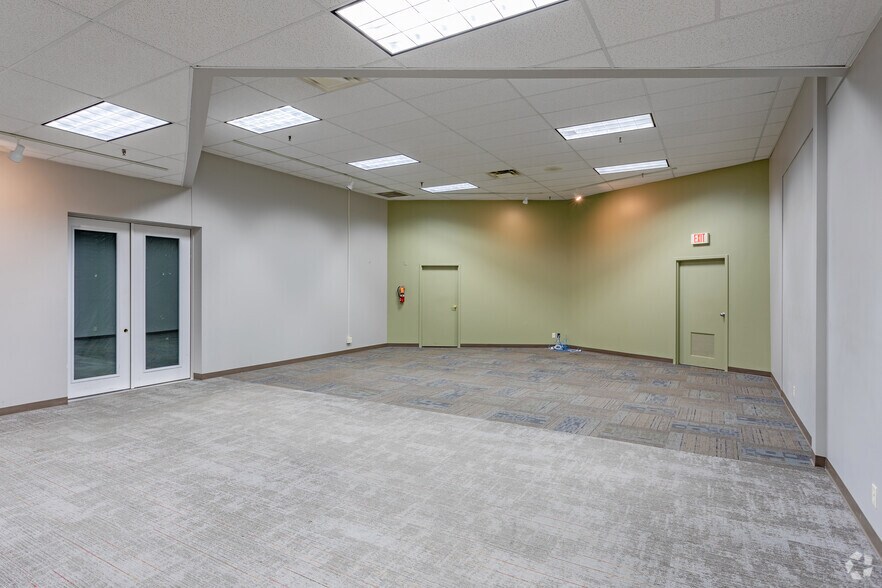 More Photos Of 308 S State St, Fairmont Unknown For Lease