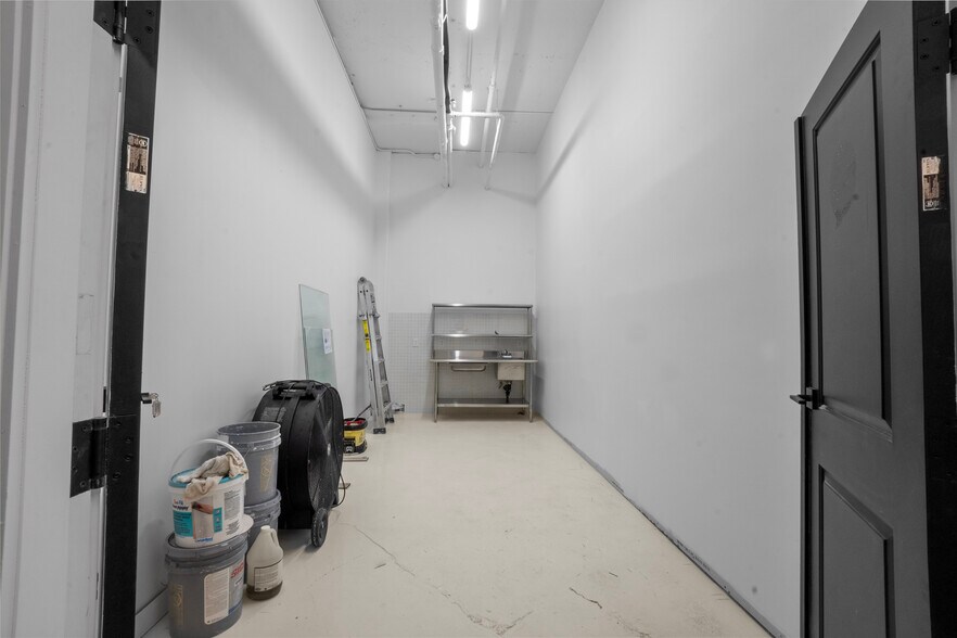 More Photos Of 2425-2455 Rue Desautels, Montréal Flex For Lease