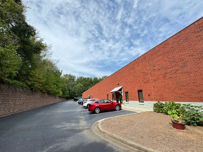 More Photos Of 1550 Oak Industrial Ln, Cumming Warehouse For Lease