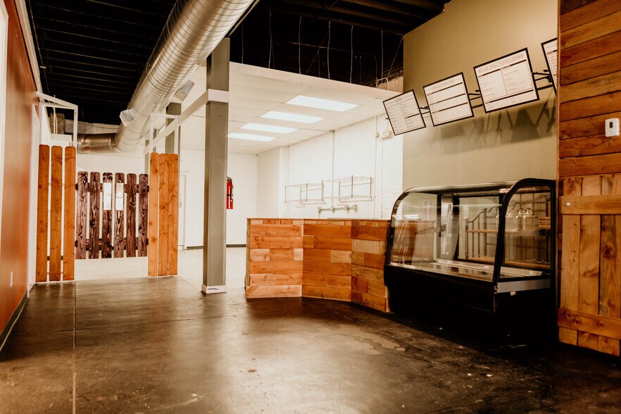 More Photos Of 1529 Grand Blvd, Kansas City Storefront Retail Office For Lease