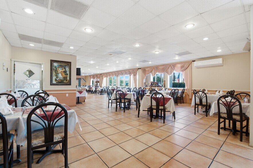 More Photos Of 2284 Gulf To Bay Blvd, Clearwater Restaurant For Sale
