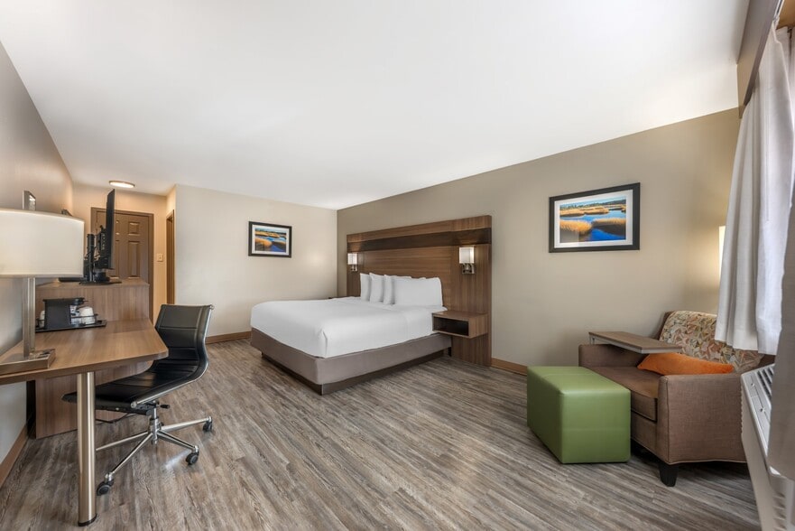 More Photos Of 244 Dos Rios Dr, Junction Hotel For Sale