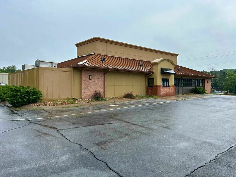 More Photos Of 648 S Neosho Blvd, Neosho Restaurant For Lease