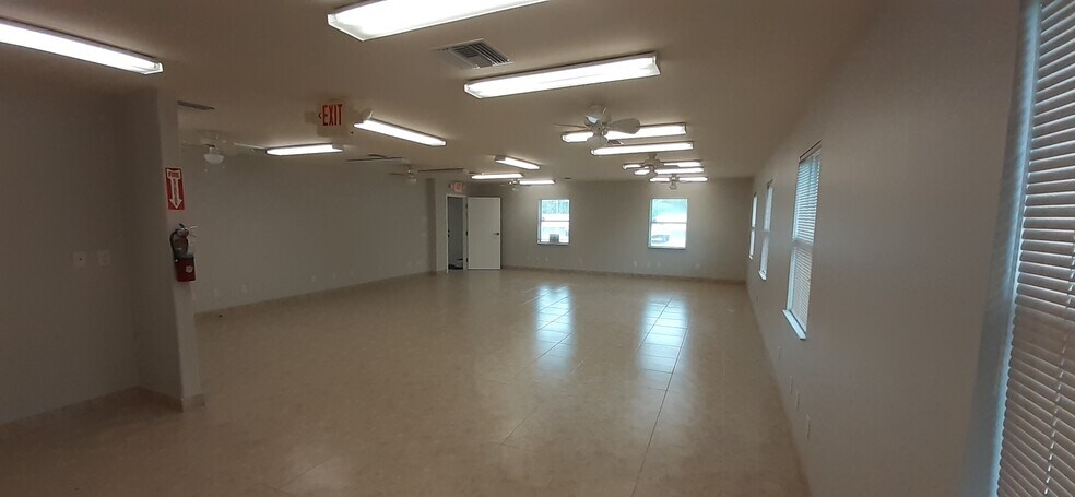 More Photos Of 8359 Stringfellow Rd, Saint James City Medical For Lease