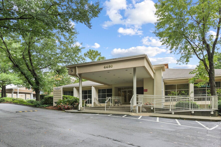 More Photos Of 4480 N Shallowford Rd, Dunwoody Medical For Lease