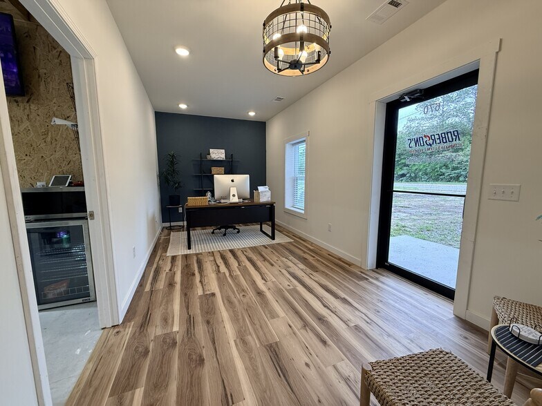 More Photos Of 670 US 301 Hwy, Jesup Flex For Sale