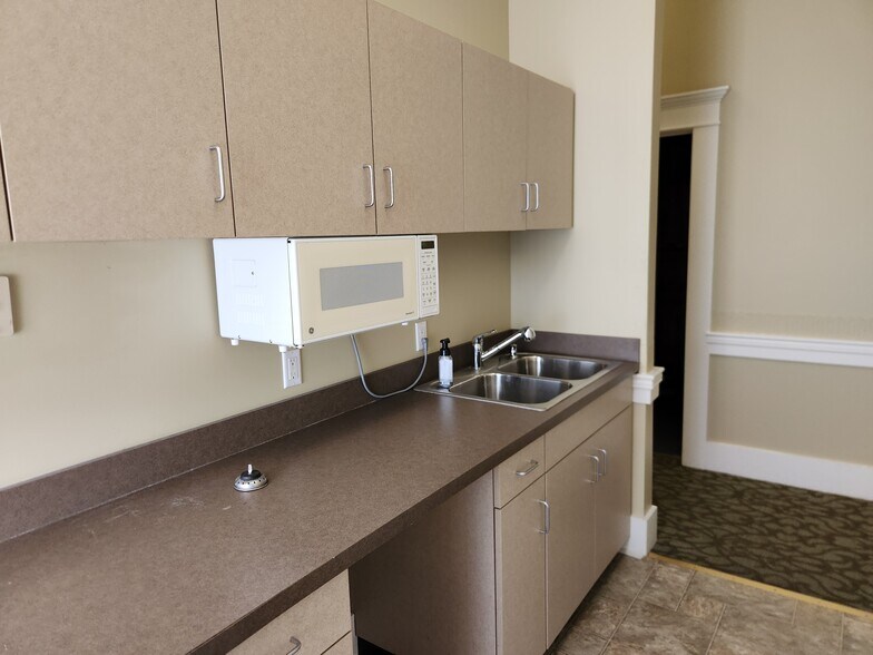 More Photos Of 446 E Main St, Bowling Green Office For Sale