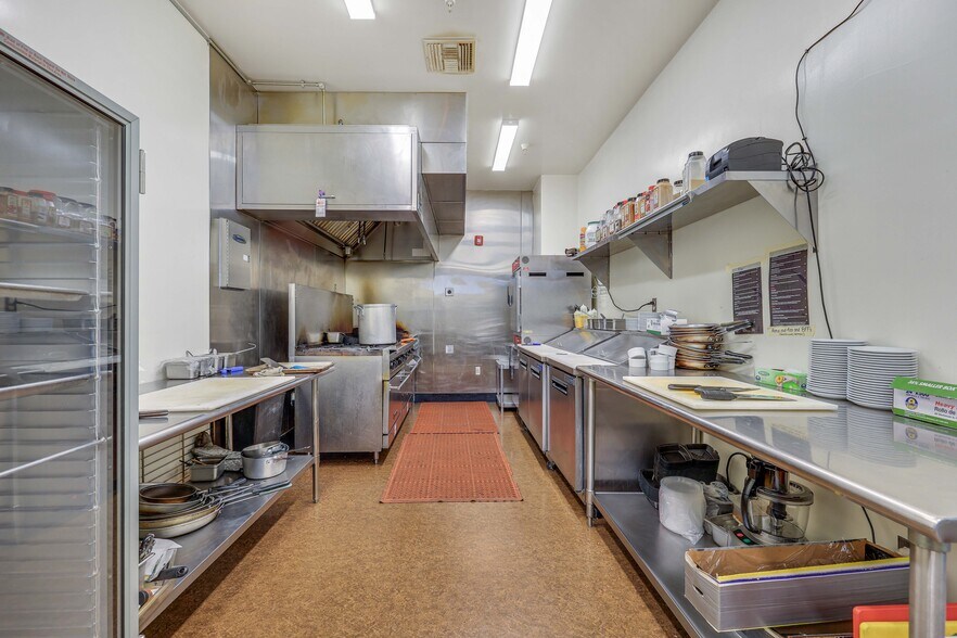 More Photos Of 313 E Andy Devine Ave, Kingman Storefront For Sale