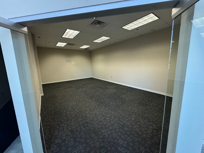 More Photos Of 2057 E Maule Ave, Las Vegas Warehouse For Lease