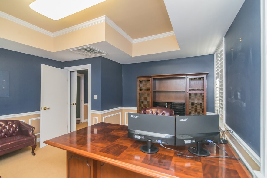 More Photos Of 410 Pine St SE, Vienna Office For Lease