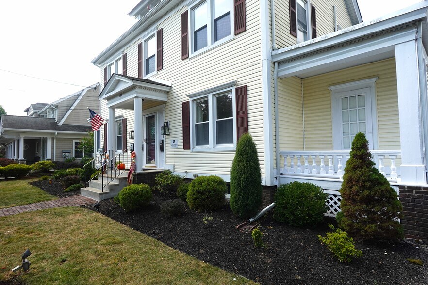 More Photos Of 235 Everett Ave, Wyckoff Office For Sale