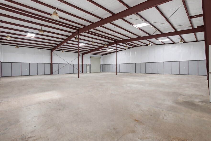 More Photos Of 7031 TX-75, Huntsville Manufacturing For Lease