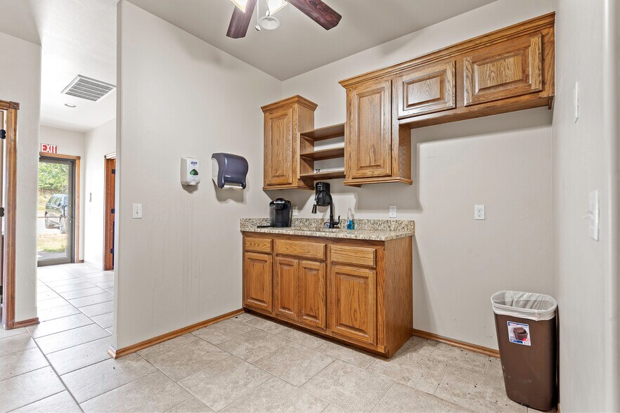 More Photos Of 10910 N County Road 3010, Lindsay Warehouse For Sale