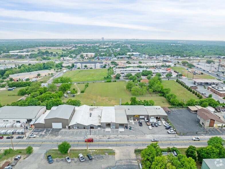 More Photos Of 11110 Bluff Bend Dr, Austin Warehouse For Sale