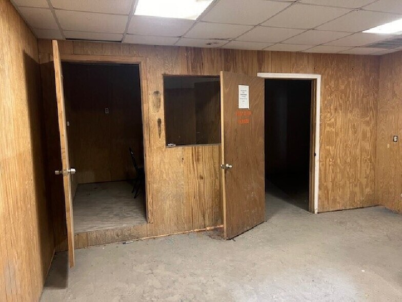 More Photos Of 433 N Navigation Blvd, Corpus Christi Manufacturing For Sale