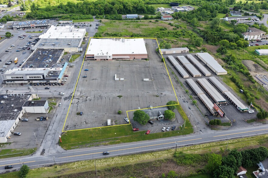 More Photos Of 70 Healy Blvd, Hudson Supermarket For Sale