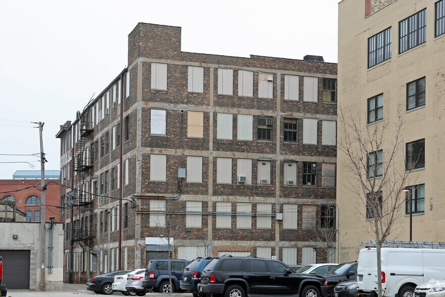 More Photos Of 1311-1325 N Dr Martin Luther King Dr, Milwaukee Warehouse For Sale