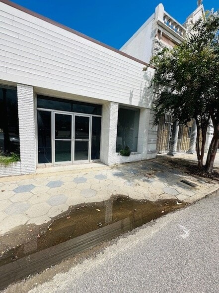 More Photos Of 110 S Grant St, Fitzgerald Flex For Sale