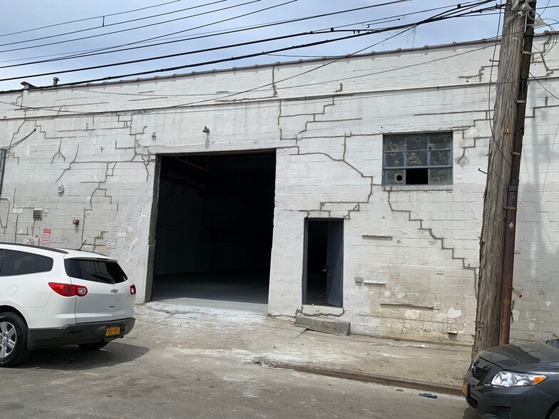 More Photos Of 2501-2515 Newbold Ave, Bronx Warehouse For Lease