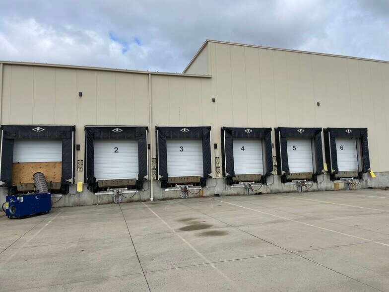 More Photos Of 125 Access Rd, Stratford Manufacturing For Lease