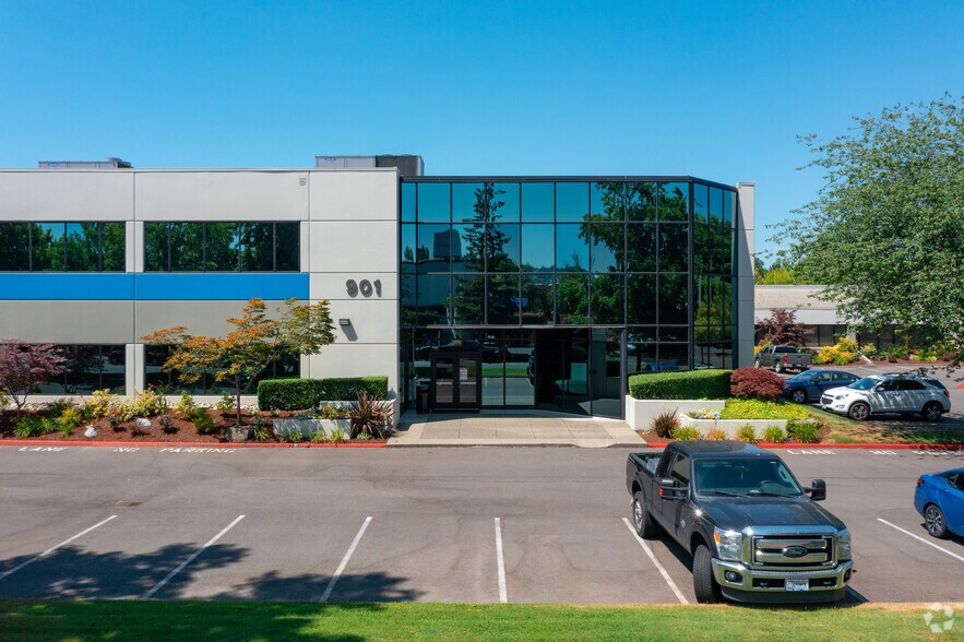 More Photos Of 923 Powell Ave SW, Renton Unknown For Lease