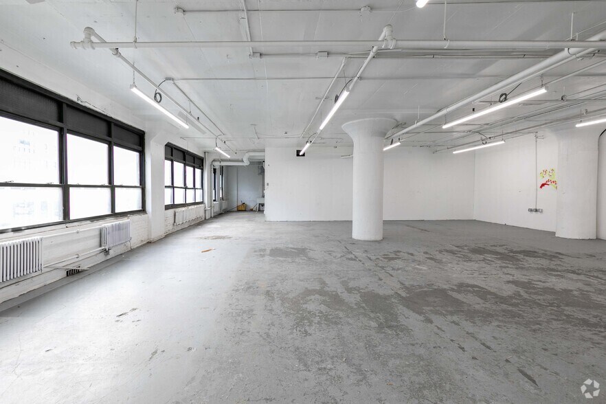 More Photos Of 47-09 30th St, Long Island City Light Manufacturing For Lease