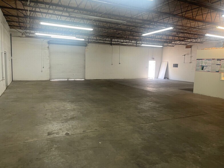 More Photos Of 5840 Ulmerton Rd, Clearwater Manufacturing For Lease