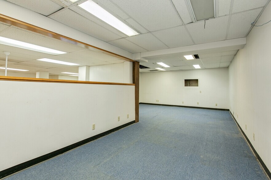 More Photos Of 444 Wacouta St, Saint Paul Showroom For Sale