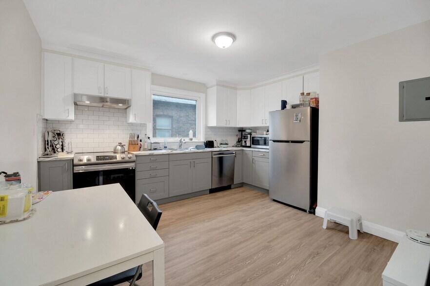More Photos Of 55 Thirty Eighth St, Toronto Multifamily For Sale