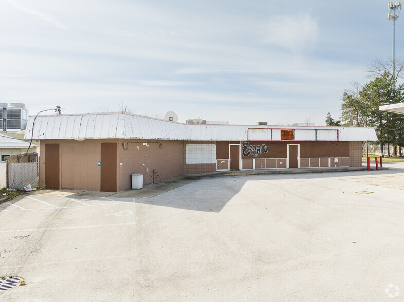 Primary Photo Of 1525 W Alexis Rd, Toledo Service Station For Sale