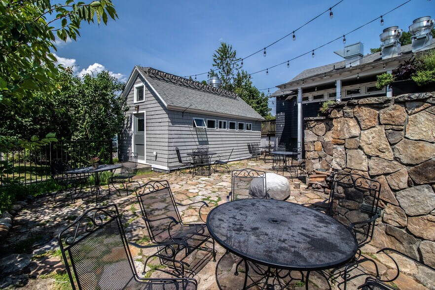 More Photos Of 27 Western Ave, Kennebunk Restaurant For Sale