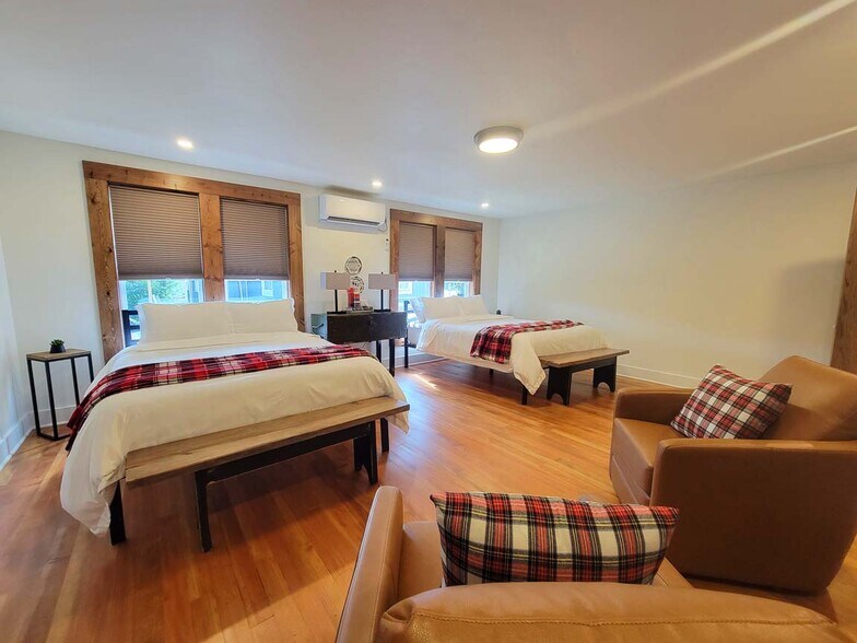 More Photos Of 110 Mc Lean Ave, Cotter Hotel For Sale