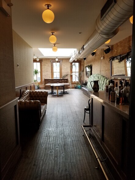 More Photos Of 738 W Randolph St, Chicago Storefront For Sale