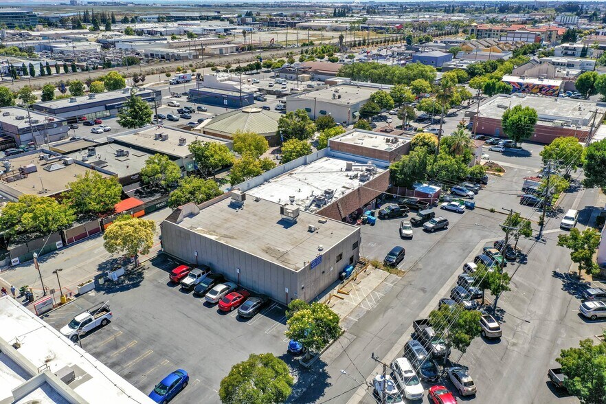 More Photos Of 780 Laurel St, San Carlos Bank For Lease