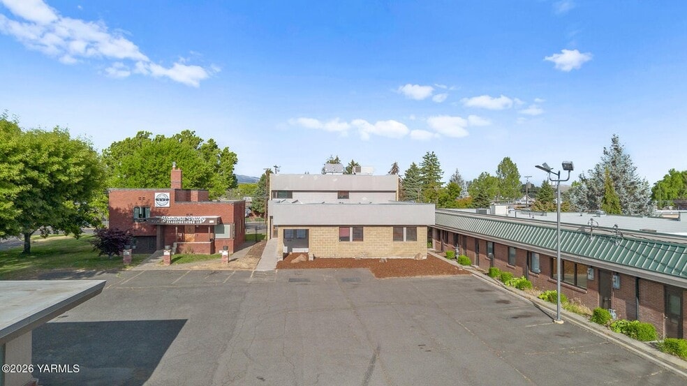 More Photos Of 303 S 12th Ave, Yakima Medical For Sale
