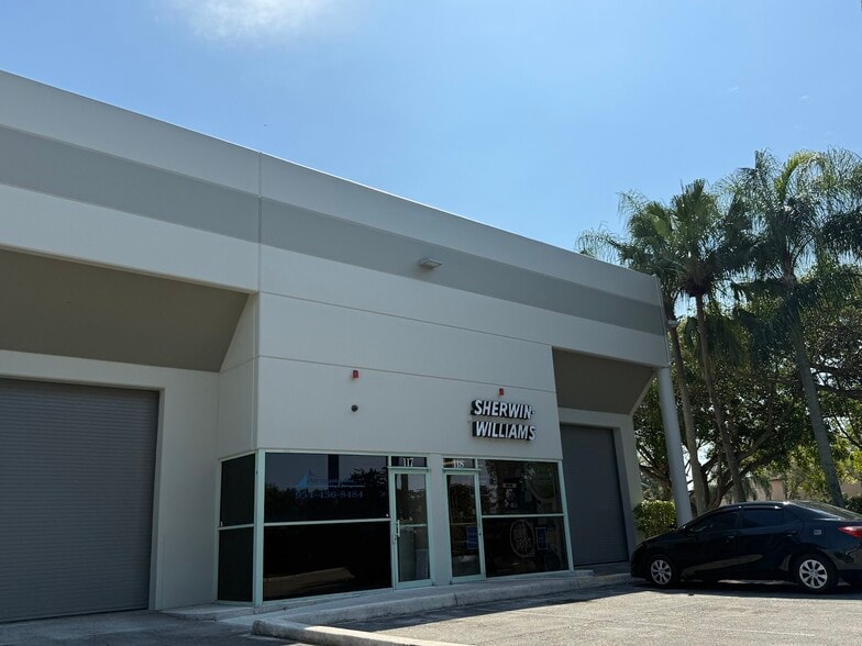 More Photos Of 21113 Johnson St, Pembroke Pines Warehouse For Lease