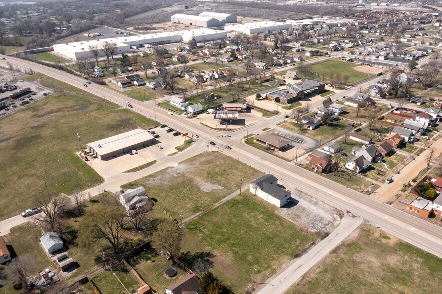 More Photos Of 310 Mccambridge Ave, Madison Auto Repair For Sale