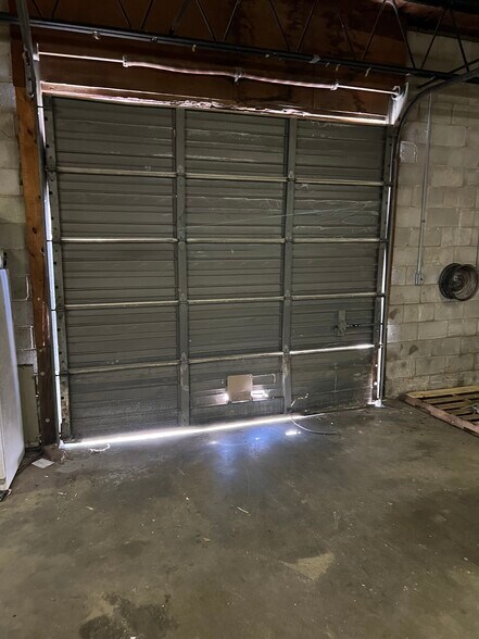 More Photos Of 647 Main St, Thomson Flex For Sale