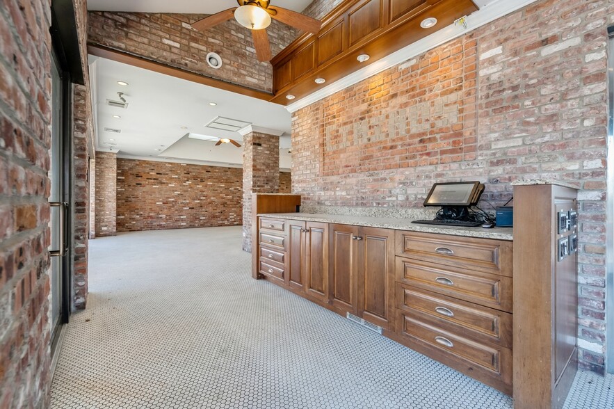 More Photos Of 62375 Rt-25, Southold Restaurant For Sale