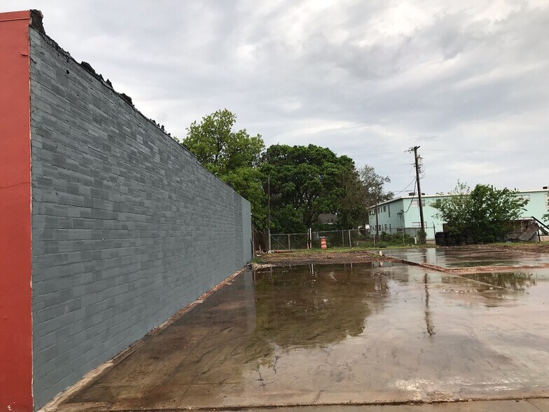 More Photos Of 909 N 8th Ave, Texas City Storefront Retail Office For Sale