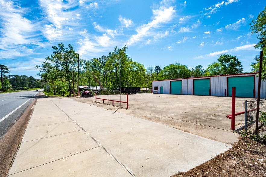 More Photos Of 910 E Church St, Livingston Service For Sale