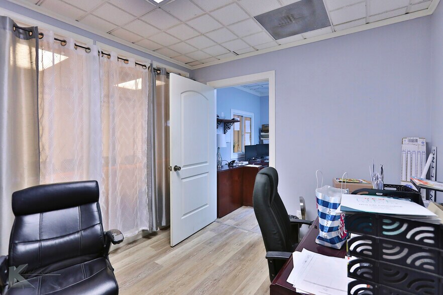 More Photos Of 318 Cedar St, Abilene Storefront Retail Office For Sale