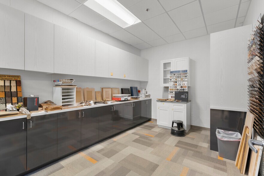 More Photos Of 10 Mile Hill Rd, Newtown Warehouse For Lease