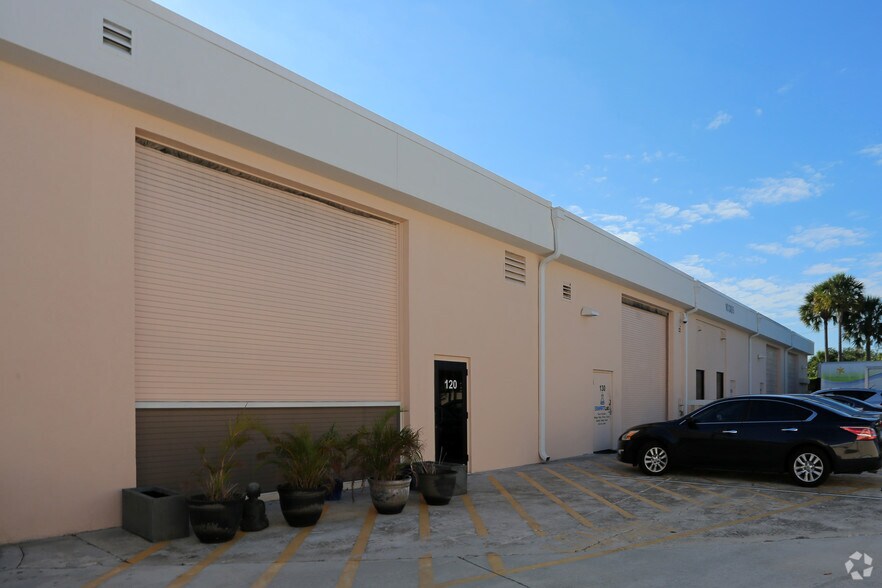 More Photos Of 10385 Ironwood Rd, Palm Beach Gardens Flex For Lease