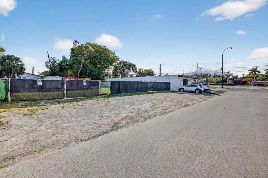 More Photos Of 3928 SW 12th Ct, Fort Lauderdale Manufacturing For Sale