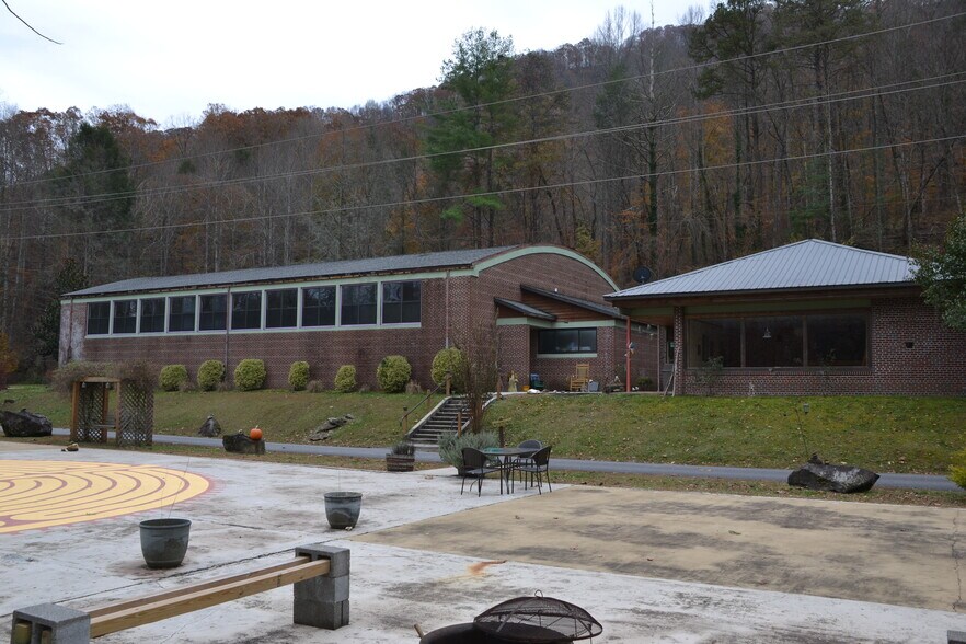 More Photos Of 504 Mountain View School Rd, Robbinsville Hotel For Sale