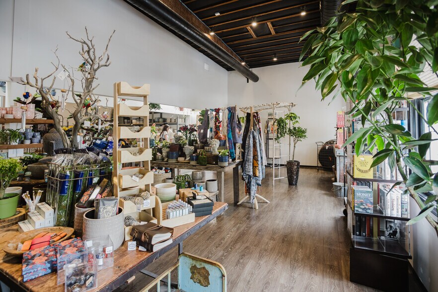 More Photos Of 10 Plaza Sq, Orange Storefront Retail Office For Lease