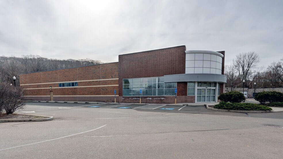 More Photos Of 85 Middletown Ave, North Haven Drugstore For Sale