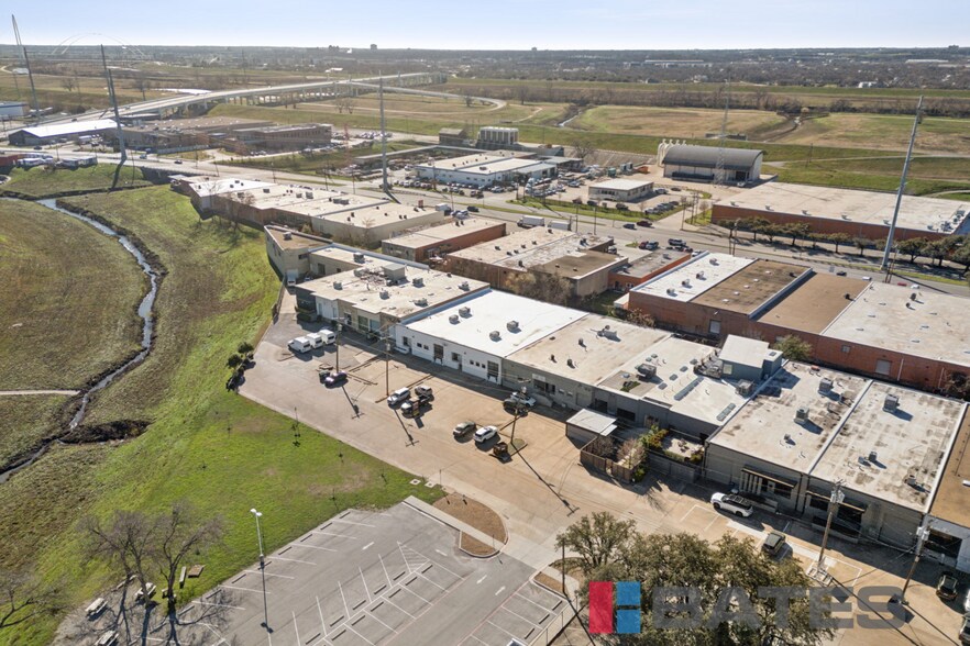 More Photos Of 2315 Farrington St, Dallas Showroom For Lease
