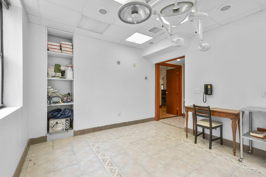 More Photos Of 115 E 61st St, New York Medical For Lease
